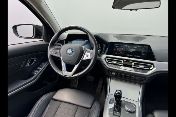 BMW 3-serie 330e 290PK HIGH EXECUTIVE HALF-LEDER/CAMERA/NAVI/PANORAMADAK