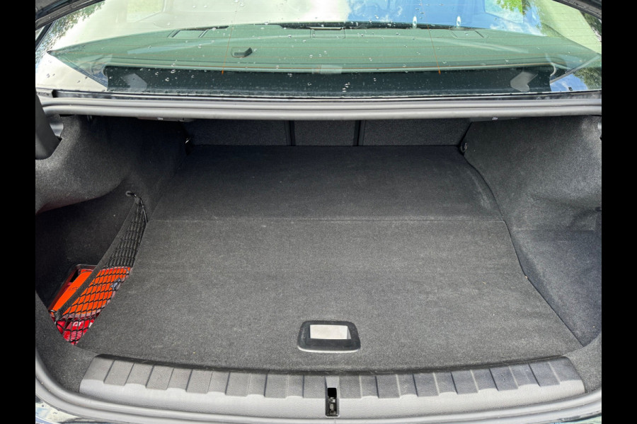 BMW 3-serie 330e 290PK HIGH EXECUTIVE HALF-LEDER/CAMERA/NAVI/PANORAMADAK