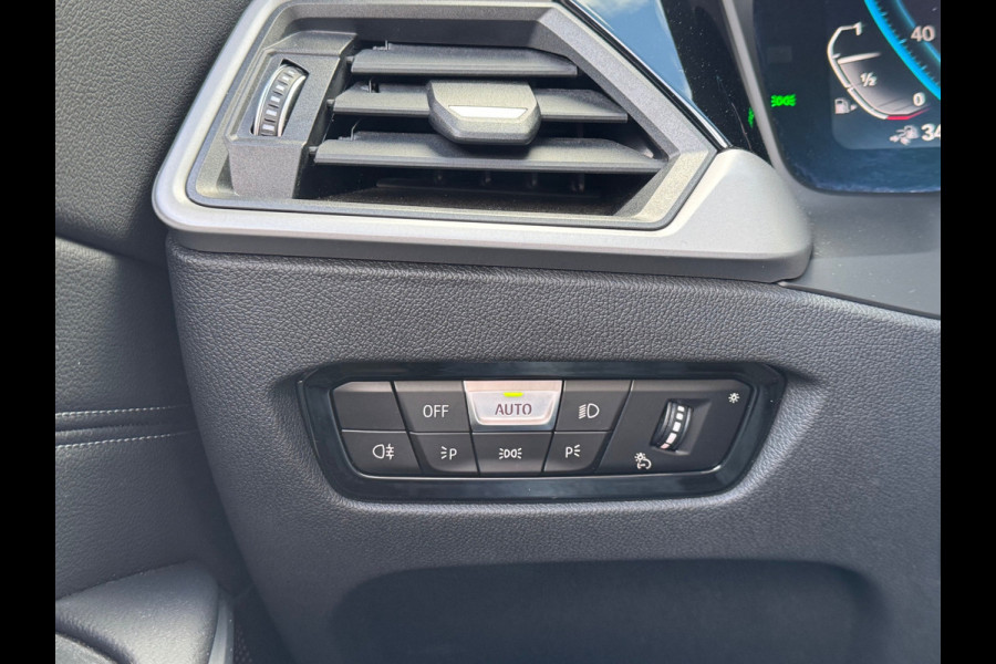 BMW 3-serie 330e 290PK HIGH EXECUTIVE HALF-LEDER/CAMERA/NAVI/PANORAMADAK