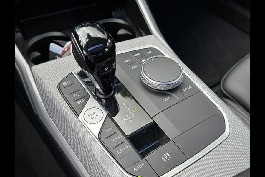 BMW 3-serie 330e 290PK HIGH EXECUTIVE HALF-LEDER/CAMERA/NAVI/PANORAMADAK
