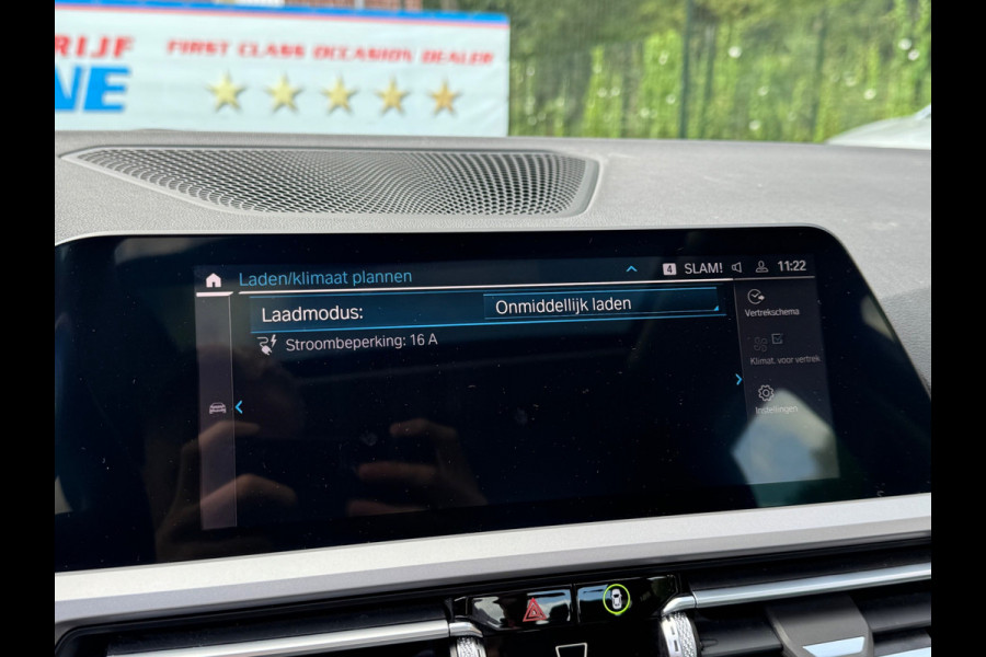 BMW 3-serie 330e 290PK HIGH EXECUTIVE HALF-LEDER/CAMERA/NAVI/PANORAMADAK