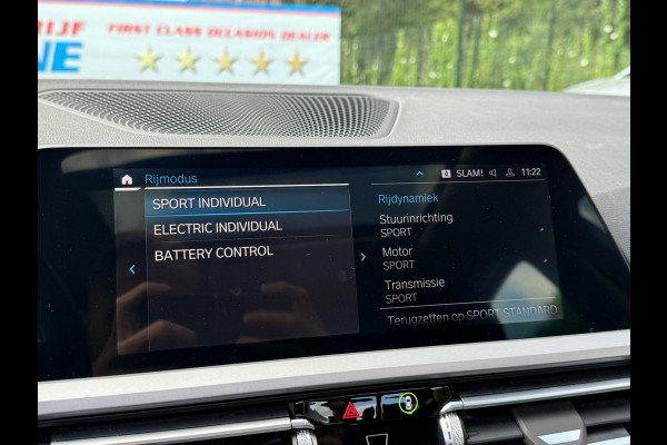 BMW 3-serie 330e 290PK HIGH EXECUTIVE HALF-LEDER/CAMERA/NAVI/PANORAMADAK