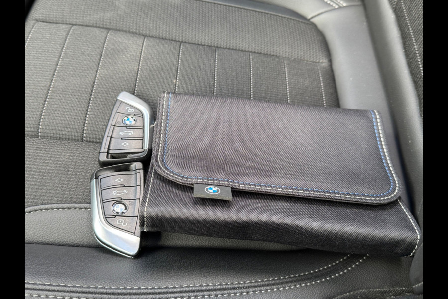 BMW 3-serie 330e 290PK HIGH EXECUTIVE HALF-LEDER/CAMERA/NAVI/PANORAMADAK