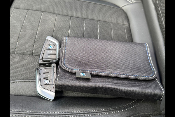 BMW 3-serie 330e 290PK HIGH EXECUTIVE HALF-LEDER/CAMERA/NAVI/PANORAMADAK