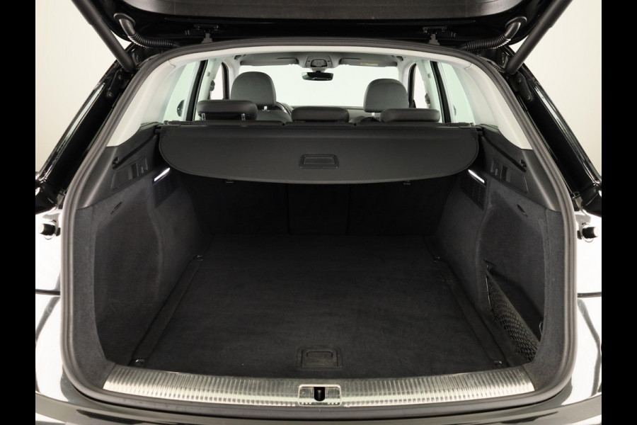 Audi Q5 45 TFSI quattro S edition 245pk S-tronic | Navigatie | Parkeercamera | Sportstoelen | 18 inch Lichtmetalen velgen | Parkeersensoren voor en achter