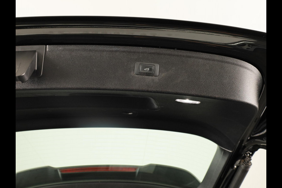 Audi Q5 45 TFSI quattro S edition 245pk S-tronic | Navigatie | Parkeercamera | Sportstoelen | 18 inch Lichtmetalen velgen | Parkeersensoren voor en achter