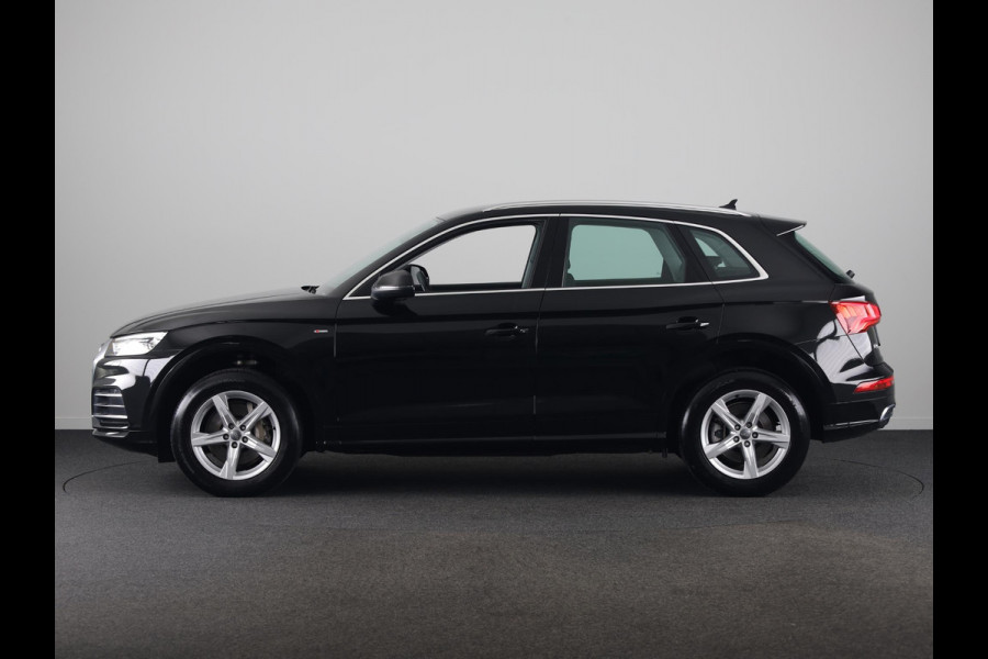 Audi Q5 45 TFSI quattro S edition 245pk S-tronic | Navigatie | Parkeercamera | Sportstoelen | 18 inch Lichtmetalen velgen | Parkeersensoren voor en achter