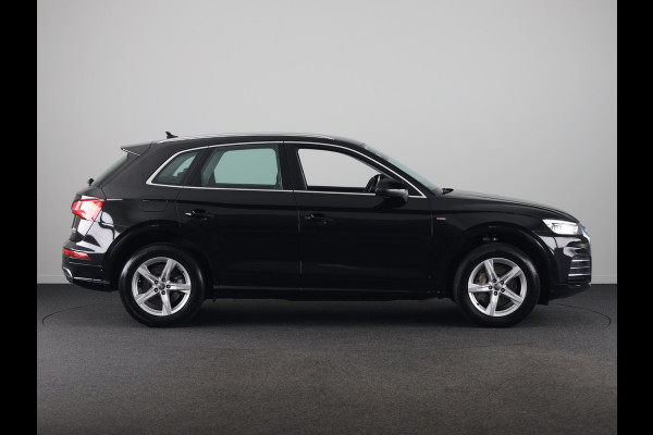 Audi Q5 45 TFSI quattro S edition 245pk S-tronic | Navigatie | Parkeercamera | Sportstoelen | 18 inch Lichtmetalen velgen | Parkeersensoren voor en achter