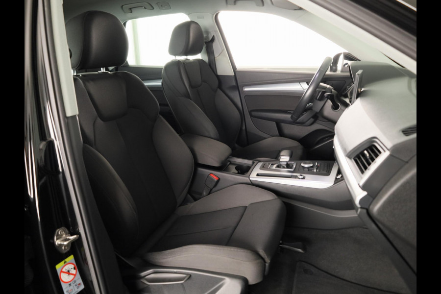 Audi Q5 45 TFSI quattro S edition 245pk S-tronic | Navigatie | Parkeercamera | Sportstoelen | 18 inch Lichtmetalen velgen | Parkeersensoren voor en achter