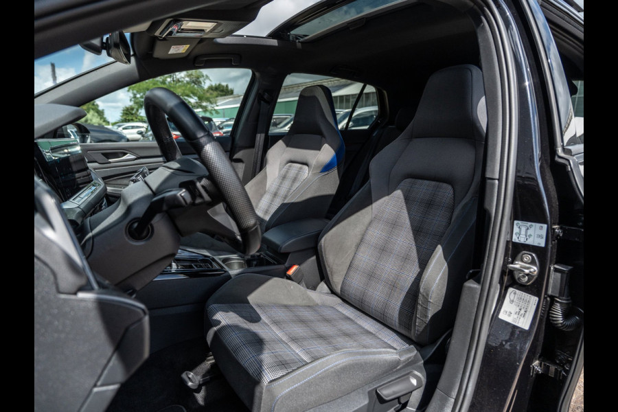 Volkswagen Golf 1.4 eHybrid 245PK GTE | Matrix | Pano | Camera | Trekhaak
