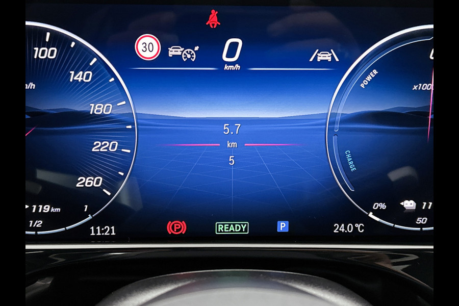 Mercedes-Benz E-Klasse 300 e Sport Edition | Nightpakket | Parkeerpakket | Memorypakket | Trekhaak | Panoramaschuifdak | 360° camera | 20-inch multispaak AMG velgen | GUARD 360° | Warmtewerend, donkergetint glas |