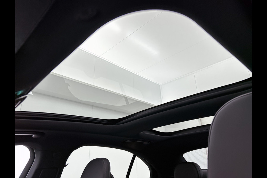 Mercedes-Benz E-Klasse 300 e Sport Edition | Nightpakket | Parkeerpakket | Memorypakket | Trekhaak | Panoramaschuifdak | 360° camera | 20-inch multispaak AMG velgen | GUARD 360° | Warmtewerend, donkergetint glas |