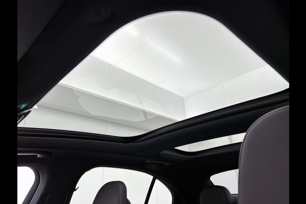 Mercedes-Benz E-Klasse 300 e Sport Edition | Nightpakket | Parkeerpakket | Memorypakket | Trekhaak | Panoramaschuifdak | 360° camera | 20-inch multispaak AMG velgen | GUARD 360° | Warmtewerend, donkergetint glas |