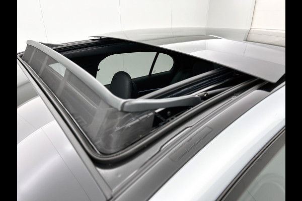 Mercedes-Benz E-Klasse 300 e Sport Edition | Nightpakket | Parkeerpakket | Memorypakket | Trekhaak | Panoramaschuifdak | 360° camera | 20-inch multispaak AMG velgen | GUARD 360° | Warmtewerend, donkergetint glas |