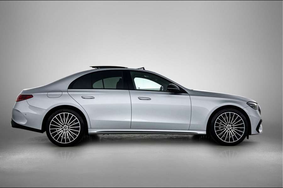 Mercedes-Benz E-Klasse 300 e Sport Edition | Nightpakket | Parkeerpakket | Memorypakket | Trekhaak | Panoramaschuifdak | 360° camera | 20-inch multispaak AMG velgen | GUARD 360° | Warmtewerend, donkergetint glas |