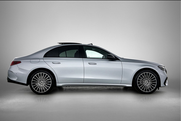 Mercedes-Benz E-Klasse 300 e Sport Edition | Nightpakket | Parkeerpakket | Memorypakket | Trekhaak | Panoramaschuifdak | 360° camera | 20-inch multispaak AMG velgen | GUARD 360° | Warmtewerend, donkergetint glas |