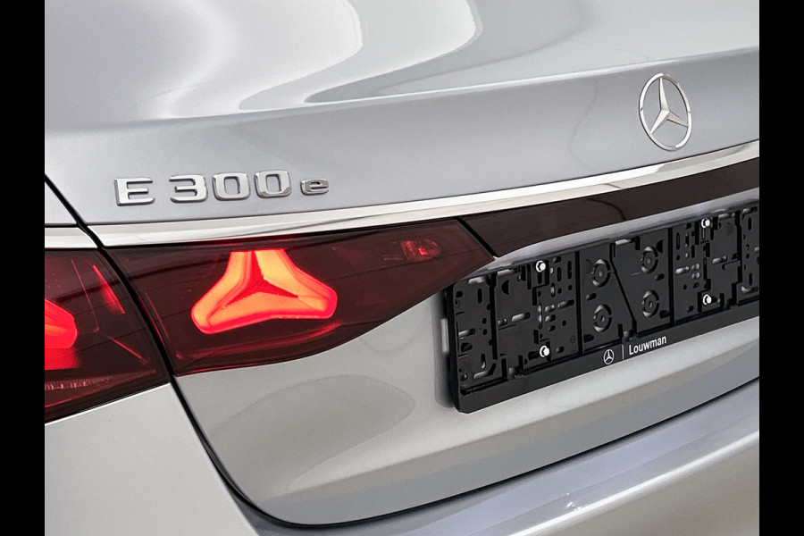 Mercedes-Benz E-Klasse 300 e Sport Edition | Nightpakket | Parkeerpakket | Memorypakket | Trekhaak | Panoramaschuifdak | 360° camera | 20-inch multispaak AMG velgen | GUARD 360° | Warmtewerend, donkergetint glas |