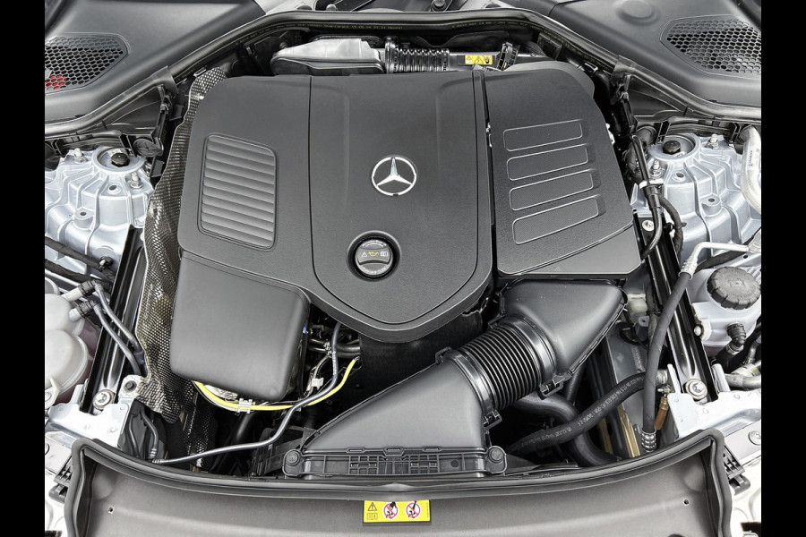 Mercedes-Benz E-Klasse 300 e Sport Edition | Nightpakket | Parkeerpakket | Memorypakket | Trekhaak | Panoramaschuifdak | 360° camera | 20-inch multispaak AMG velgen | GUARD 360° | Warmtewerend, donkergetint glas |