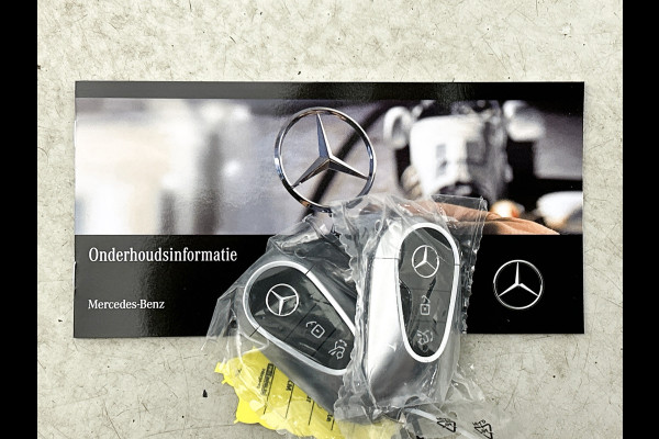 Mercedes-Benz E-Klasse 300 e Sport Edition | Nightpakket | Parkeerpakket | Memorypakket | Trekhaak | Panoramaschuifdak | 360° camera | 20-inch multispaak AMG velgen | GUARD 360° | Warmtewerend, donkergetint glas |