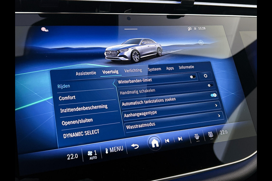 Mercedes-Benz E-Klasse 300 e Sport Edition | Nightpakket | Parkeerpakket | Memorypakket | Trekhaak | Panoramaschuifdak | 360° camera | 20-inch multispaak AMG velgen | GUARD 360° | Warmtewerend, donkergetint glas |
