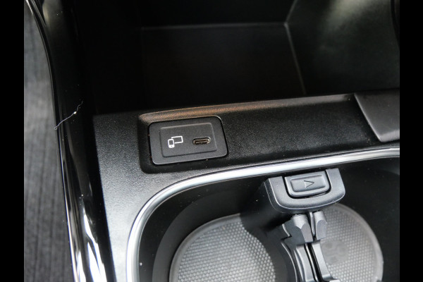 Mercedes-Benz A-Klasse 250 AMG NIGHT EDITION | AUTOMAAT | CAMERA | DIAMOND GRILL | 224 PK!!