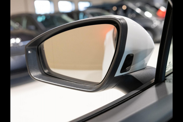 Volkswagen ID.4 Pro 77 kWh / 204pk / Panorama dak / Trekhaak / Head-up display /