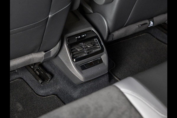 Volkswagen ID.4 Pro 77 kWh / 204pk / Panorama dak / Trekhaak / Head-up display /