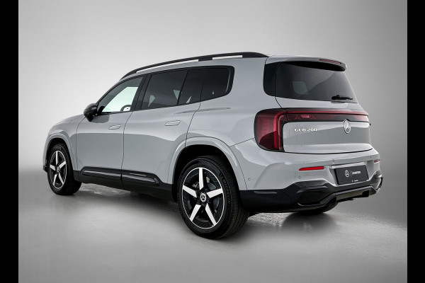 Mercedes-Benz Glb 200 Business Solution AMG 7p. 58 kWh | Premium Plus pakket | Winterpakket | Nightpakket | Parkeerpakket | Trekhaak | Sportstoelen | GUARD 360° | Vast panoramadak | Burmester® 3D surround sound system | 19” vijfspaaks AMG-velgen |