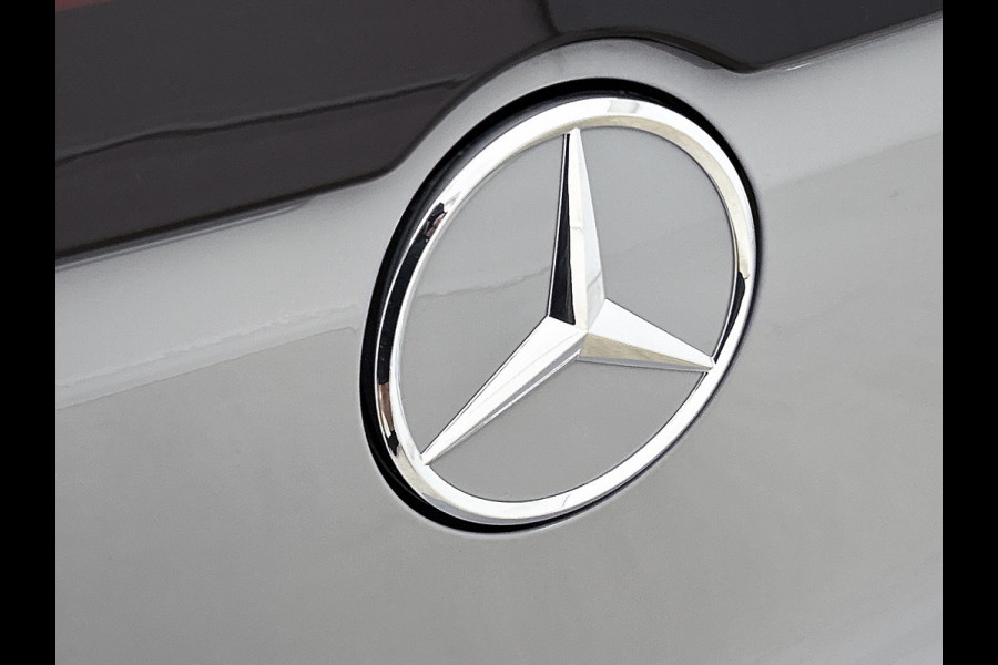 Mercedes-Benz Glb 200 Business Solution AMG 7p. 58 kWh | Premium Plus pakket | Winterpakket | Nightpakket | Parkeerpakket | Trekhaak | Sportstoelen | GUARD 360° | Vast panoramadak | Burmester® 3D surround sound system | 19” vijfspaaks AMG-velgen |