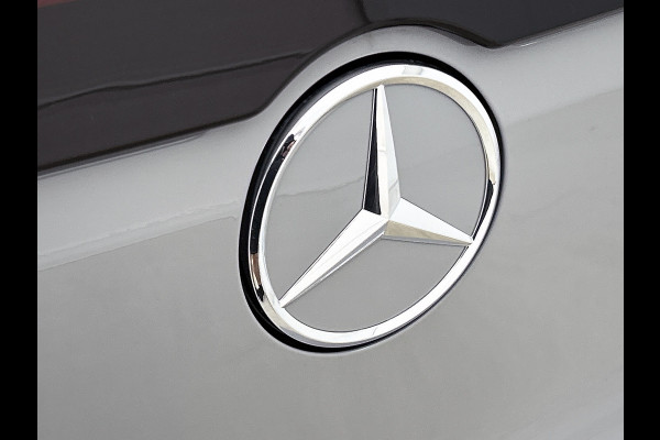 Mercedes-Benz Glb 200 Business Solution AMG 7p. 58 kWh | Premium Plus pakket | Winterpakket | Nightpakket | Parkeerpakket | Trekhaak | Sportstoelen | GUARD 360° | Vast panoramadak | Burmester® 3D surround sound system | 19” vijfspaaks AMG-velgen |