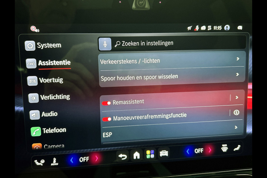 Mercedes-Benz Glb 200 Business Solution AMG 7p. 58 kWh | Premium Plus pakket | Winterpakket | Nightpakket | Parkeerpakket | Trekhaak | Sportstoelen | GUARD 360° | Vast panoramadak | Burmester® 3D surround sound system | 19” vijfspaaks AMG-velgen |