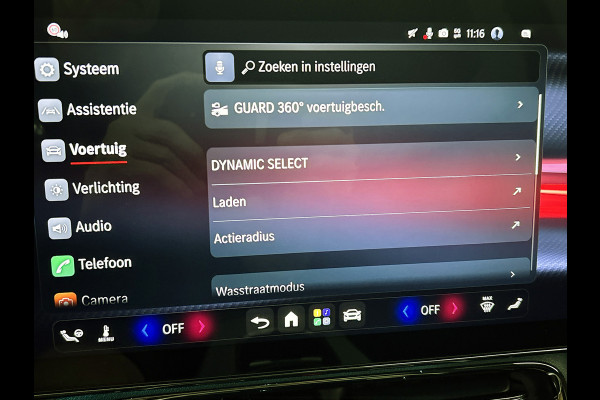 Mercedes-Benz Glb 200 Business Solution AMG 7p. 58 kWh | Premium Plus pakket | Winterpakket | Nightpakket | Parkeerpakket | Trekhaak | Sportstoelen | GUARD 360° | Vast panoramadak | Burmester® 3D surround sound system | 19” vijfspaaks AMG-velgen |