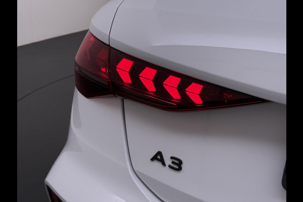 Audi A3 Sportback 45 TFSI e S edition Competition 272pk PHEV| 8.000KM!  | INCL. BTW | 143km RANGE WLTP!! | ADD. CRUISE | PANORAMADAK | FABRIEKSGARANTIE t/m 04-2027| MEGA COMPLETE AUTO| S-LINE BINNEN + BUITEN| LEDER|