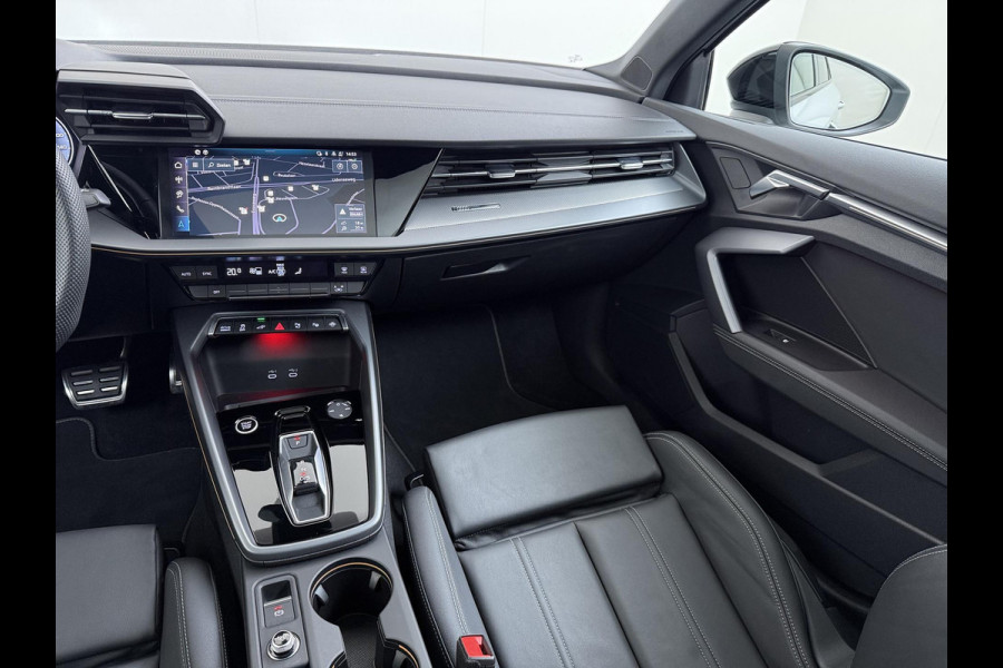 Audi A3 Sportback 45 TFSI e S edition Competition 272pk PHEV| 8.000KM!  | INCL. BTW | 143km RANGE WLTP!! | ADD. CRUISE | PANORAMADAK | FABRIEKSGARANTIE t/m 04-2027| MEGA COMPLETE AUTO| S-LINE BINNEN + BUITEN| LEDER|
