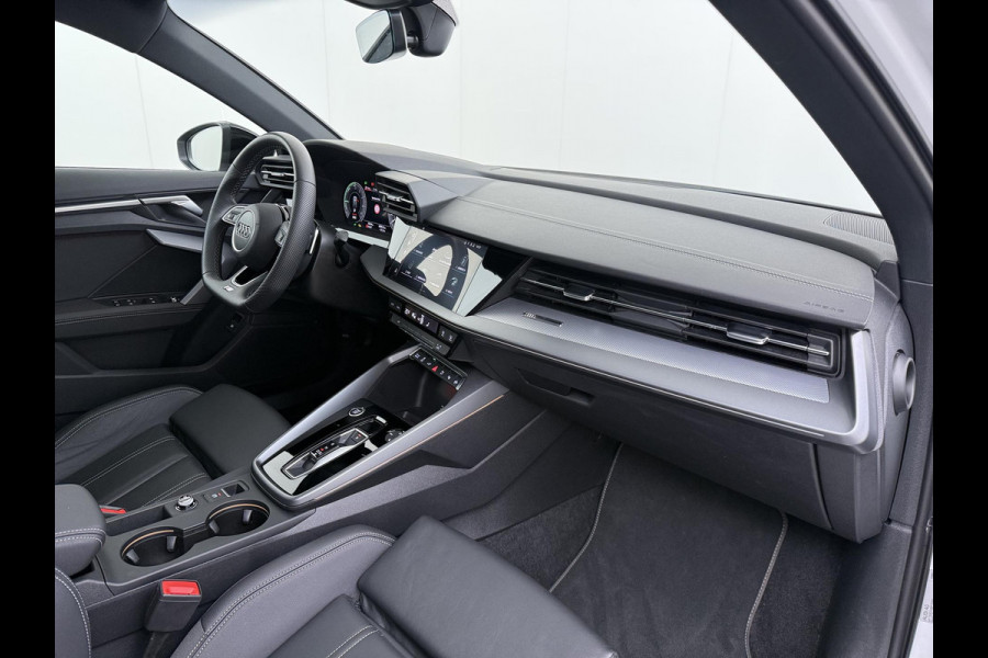 Audi A3 Sportback 45 TFSI e S edition Competition 272pk PHEV| 8.000KM!  | INCL. BTW | 143km RANGE WLTP!! | ADD. CRUISE | PANORAMADAK | FABRIEKSGARANTIE t/m 04-2027| MEGA COMPLETE AUTO| S-LINE BINNEN + BUITEN| LEDER|