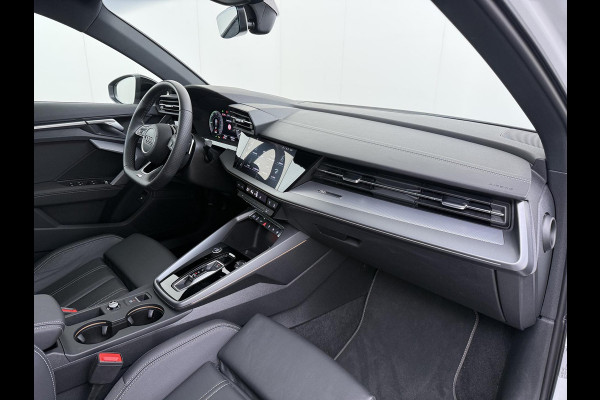 Audi A3 Sportback 45 TFSI e S edition Competition 272pk PHEV| 8.000KM!  | INCL. BTW | 143km RANGE WLTP!! | ADD. CRUISE | PANORAMADAK | FABRIEKSGARANTIE t/m 04-2027| MEGA COMPLETE AUTO| S-LINE BINNEN + BUITEN| LEDER|