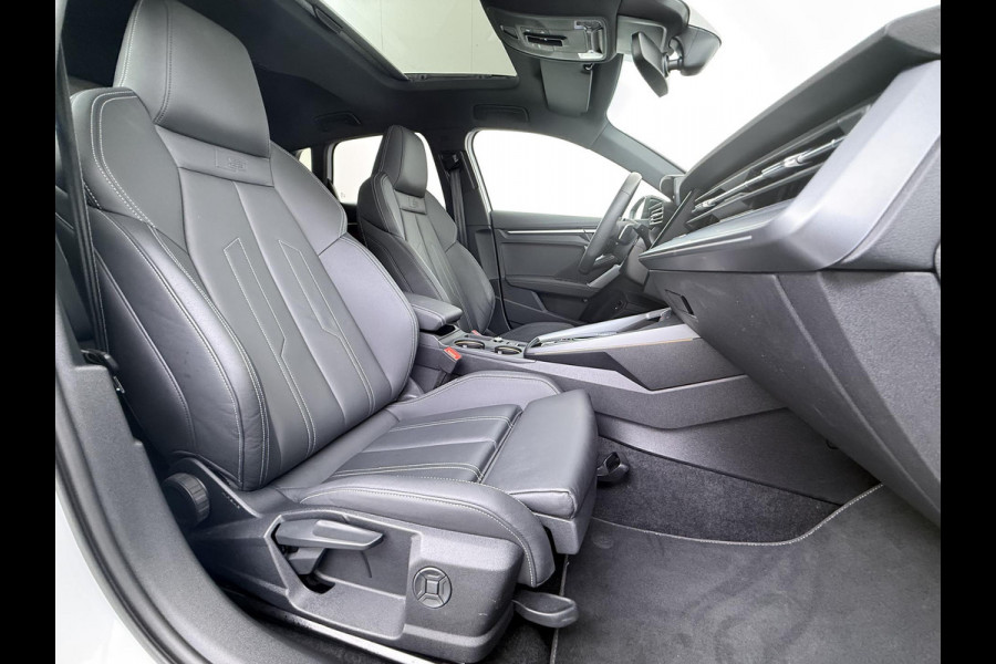 Audi A3 Sportback 45 TFSI e S edition Competition 272pk PHEV| 8.000KM!  | INCL. BTW | 143km RANGE WLTP!! | ADD. CRUISE | PANORAMADAK | FABRIEKSGARANTIE t/m 04-2027| MEGA COMPLETE AUTO| S-LINE BINNEN + BUITEN| LEDER|