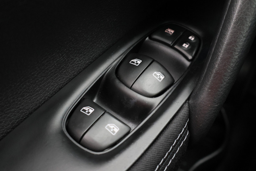 Nissan QASHQAI 1.2 N-Connecta Panoramadak, 360° Camera, Cruise, Bluetooth, Rijstrooksenor, PDC, 18''