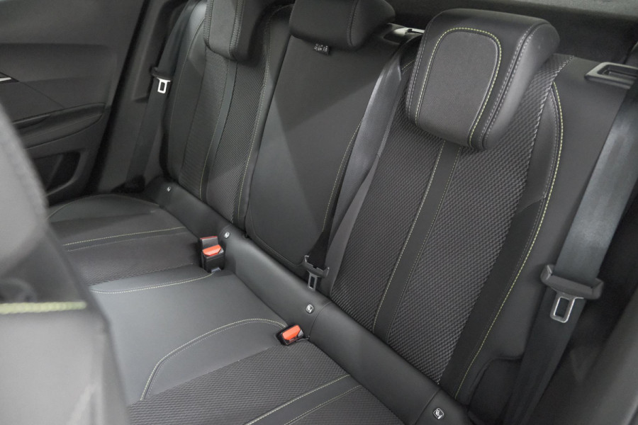 Peugeot 2008 1.2 Hybrid 145 GT | Camera | Apple Carplay | Parkeersensoren