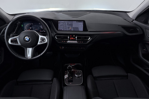 BMW 1-serie 118i High Executive (NAVIGATIE, SFEERVERLICHTING, CAMERA, SPORTSTOELEN, DEALER ONDERHOUDEN, 1e EIGENAAR)