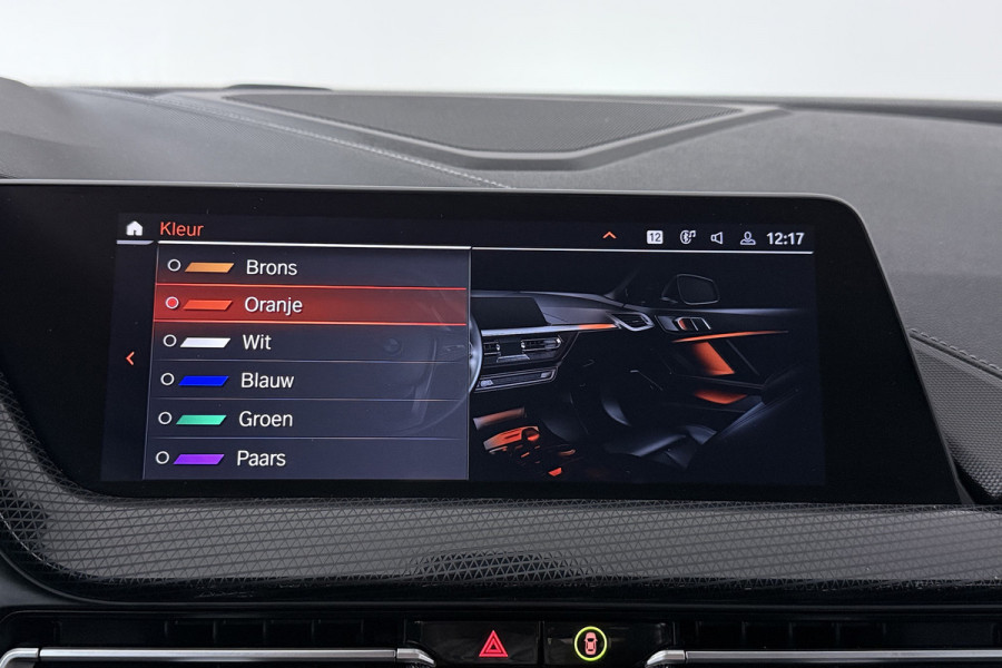 BMW 1-serie 118i High Executive (NAVIGATIE, SFEERVERLICHTING, CAMERA, SPORTSTOELEN, DEALER ONDERHOUDEN, 1e EIGENAAR)