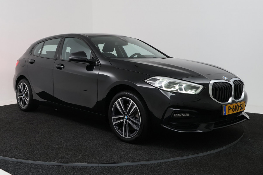BMW 1-serie 118i High Executive (NAVIGATIE, SFEERVERLICHTING, CAMERA, SPORTSTOELEN, DEALER ONDERHOUDEN, 1e EIGENAAR)