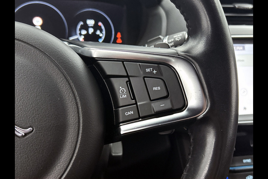 Jaguar F-Pace 2.0 Portfolio AWD 30t | 301PK | NL-AUTO | GOED ONDERH | CARPLAY | CLIMATE | ACHTERCAM | LANE ASS | CRUISECONTRL |