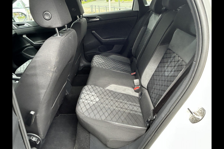 Volkswagen Taigo BWJ 2022 | 1.0 TSI R-Line Business AUTOMAAT | CAMERA A | VIRT. COCKPIT | PDC 2X | DONKER GLAS | 18'' LMV | CLIMA | NAVI |