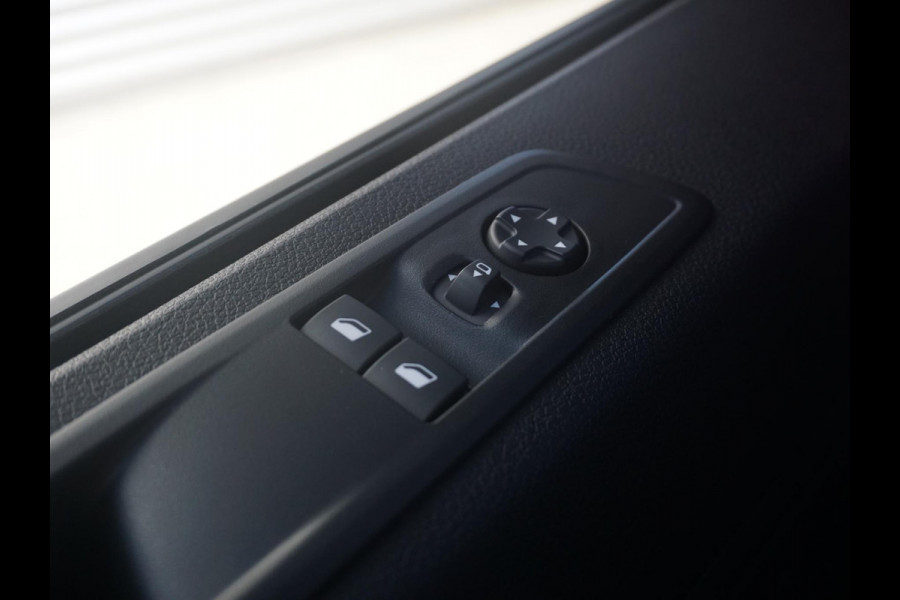 Opel Vivaro-e Dubbele Cabine 75kWh | STX Sport | Mooiste  bus van NL (!) | Lederen bekleding | Spoilerpakket | 18 inch Lichtmetalen velgen | Dynamic Comfort NAV Pakket | Winterpakket | 2x schuifdeur | Betimmering | Comfortstoelen |