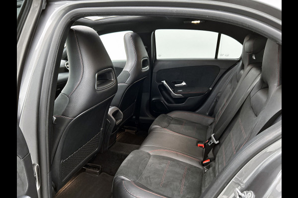 Mercedes-Benz A-Klasse 200 Business Solution AMG(Goed ondH, Panorama, Sfeerverlichting, Lane Assist,Navi, Camera, StoelV, Etc)