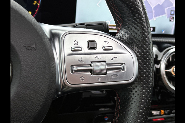 Mercedes-Benz A-Klasse 200 Business Solution AMG(Goed ondH, Panorama, Sfeerverlichting, Lane Assist,Navi, Camera, StoelV, Etc)