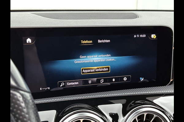 Mercedes-Benz A-Klasse 200 Business Solution AMG(Goed ondH, Panorama, Sfeerverlichting, Lane Assist,Navi, Camera, StoelV, Etc)