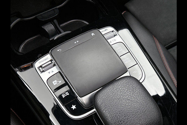 Mercedes-Benz A-Klasse 200 Business Solution AMG(Goed ondH, Panorama, Sfeerverlichting, Lane Assist,Navi, Camera, StoelV, Etc)