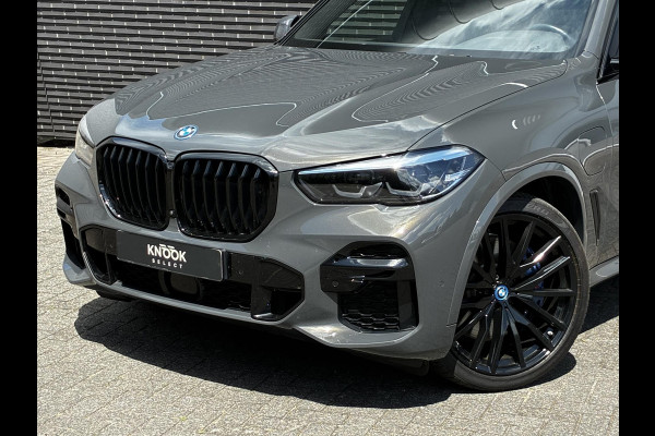 BMW X5 xDrive45e High Executive M Sport Pakket Automaat /  Live Cockpit Professional / Panoramadak / Driving Assistant Professional / Trekhaak / Luchtvering / Comfortstoelen / M Sportremsysteem / 22 Inch / Hifi / Parkeerhulpsysteem Plus